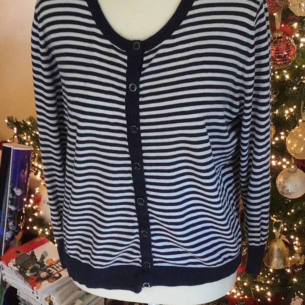 Gap size large navy striped top